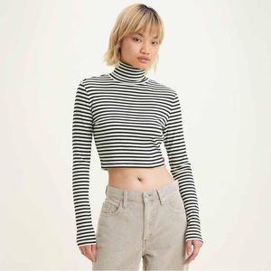 Levi’s rib crop mock neck tee